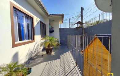 Imagem: A casa em condomínio possui 2 Dormitórios, 2 Banheiros, 2