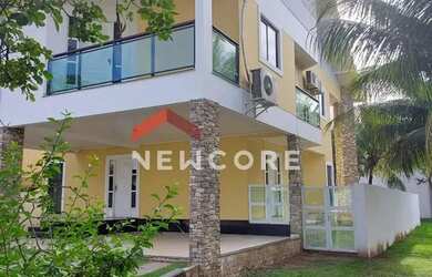 Imagem: A casa em condomínio possui 4 Dormitórios, 5 Banheiros, 2