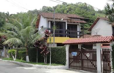 Imagem: A casa possui 3 Dormitórios, 1 Vaga na garagem e está localizado