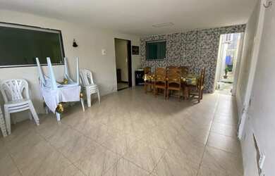 Imagem: A casa possui 5 Dormitórios e 1 Vaga na garagem e está localizado