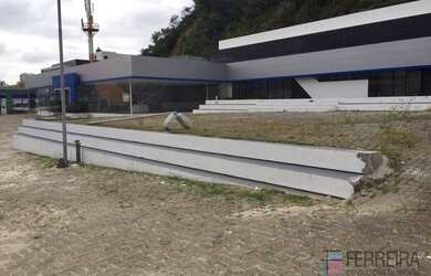 Imagem: O depósito possui 5 Vagas na garagem e 2314m² de Área e está