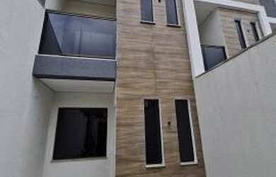 Imagem: A casa possui 2 Dormitórios, 2 Banheiros, 2 Vagas na garagem