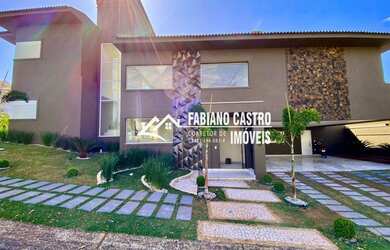 Imagem: A casa em condomínio possui 4 Dormitórios, 5 Banheiros, 3