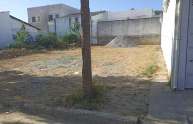 Imagem: O terreno possui 200m² de Área e está localizado em Bairro