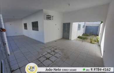 Imagem: A casa possui 4 Dormitórios, 2 Banheiros, 3 Vagas na garagem