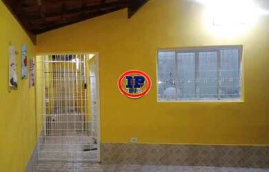 Imagem: A casa possui 2 Dormitórios, 1 Banheiro, 3 Vagas na garagem