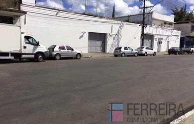 Imagem: O depósito possui 5 Vagas na garagem e 2300m² de Área e está