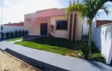 Imagem: A casa possui 3 Dormitórios, 2 Banheiros, 1 Vaga na garagem