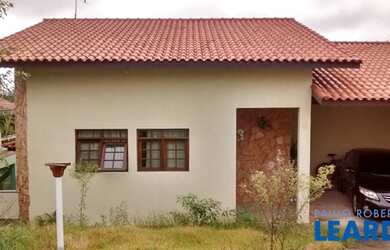 Imagem: A casa em condomínio possui 4 Dormitórios, 4 Banheiros, 2