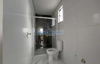 Imagem: A casa possui 3 Dormitórios, 3 Banheiros, 2 Vagas na garagem