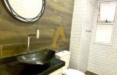 Imagem: O apartamento possui 2 Dormitórios, 1 Banheiro, 1 Vaga na garagem