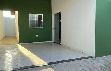 Imagem: A casa possui 3 Dormitórios, 2 Banheiros e 1 Vaga na garagem