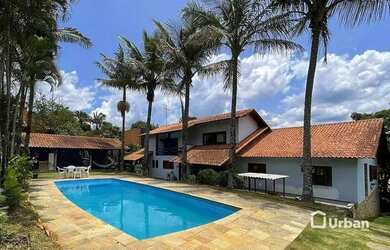 Imagem: A casa em condomínio possui 5 Dormitórios, 5 Banheiros, 5