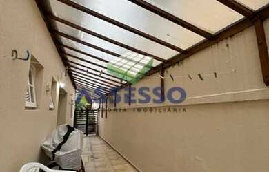 Imagem: A casa possui 4 Dormitórios, 5 Banheiros, 4 Vagas na garagem