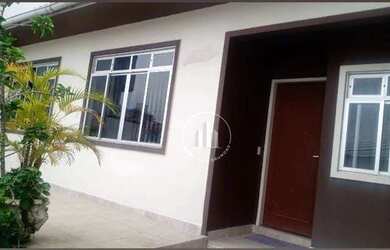 Imagem: A casa possui 2 Dormitórios, 1 Banheiro, 4 Vagas na garagem