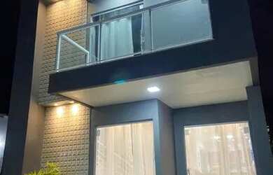 Imagem: A casa possui 3 Dormitórios, 3 Banheiros, 5 Vagas na garagem