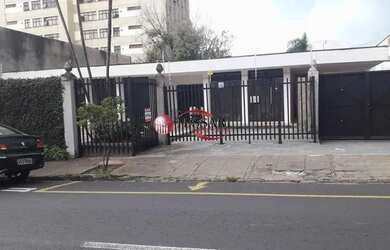 Imagem: O depósito possui 5 Vagas na garagem e 450m² de Área e está