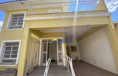 Imagem: O depósito possui 3 Vagas na garagem e 400m² de Área e está