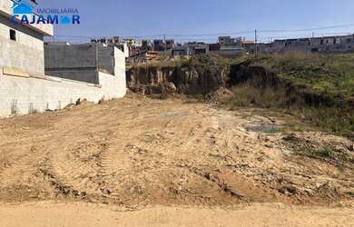 Imagem: O terreno possui 490m² de Área e está localizado em Portais