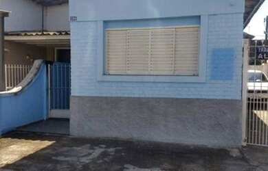 Imagem: A casa possui 2 Dormitórios, 1 Banheiro, 1 Vaga na garagem