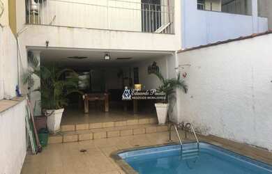 Imagem: A casa possui 3 Dormitórios, 3 Banheiros, 2 Vagas na garagem