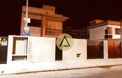 Imagem: A casa possui 3 Dormitórios, 1 Banheiro, 2 Vagas na garagem