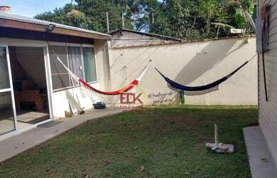 Imagem: A casa possui 3 Dormitórios, 2 Banheiros, 5 Vagas na garagem