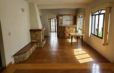 Imagem: A casa possui 5 Dormitórios, 5 Banheiros, 5 Vagas na garagem