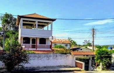 Imagem: A casa possui 2 Dormitórios, 3 Banheiros, 4 Vagas na garagem