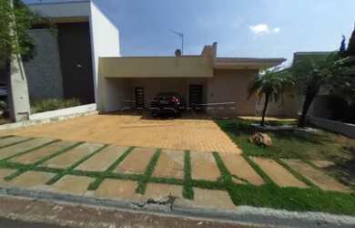 Imagem: A casa em condomínio possui 3 Dormitórios, 3 Banheiros, 3