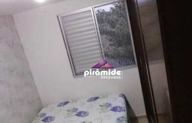 Imagem: O apartamento possui 2 Dormitórios, 1 Banheiro, 1 Vaga na garagem