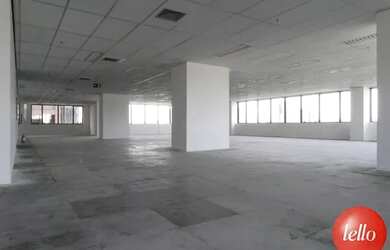 Imagem: O depósito possui 5 Vagas na garagem, 519m² de Área e está