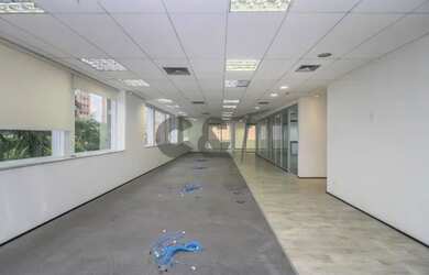 Imagem: O depósito possui 5 Vagas na garagem, 503m² de Área e está