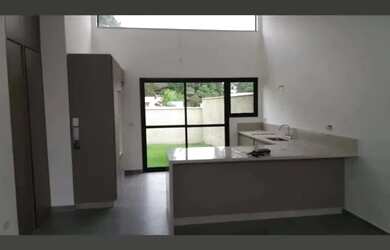 Imagem: A casa em condomínio possui 3 Dormitórios, 4 Banheiros, 1