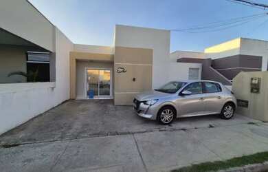 Imagem: A casa possui 2 Dormitórios, 2 Banheiros, 1 Vaga na garagem