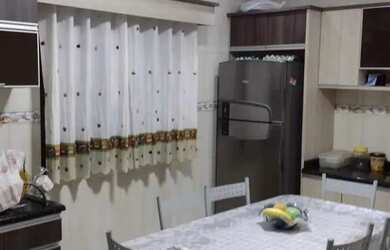 Imagem: A casa possui 3 Dormitórios, 2 Banheiros, 3 Vagas na garagem