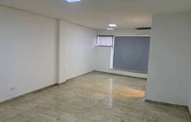 Imagem: O depósito possui 1 Vaga na garagem, 130m² de Área e está