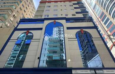 Imagem: O apartamento possui 4 Dormitórios, 5 Banheiros, 4 Vagas na