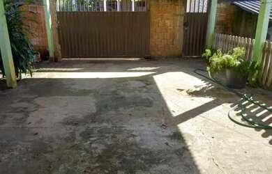 Imagem: A casa possui 2 Dormitórios, 2 Banheiros, 1 Vaga na garagem