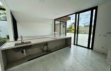 Imagem 8: Mansão 4 suítes, pé direito aprox. 6m no Aldeias do Lago