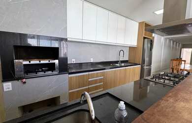 Imagem: A casa em condomínio possui 3 Dormitórios, 2 Banheiros, 2