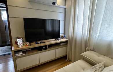 Imagem: O apartamento possui 2 Dormitórios, 1 Banheiro, 1 Vaga na garagem