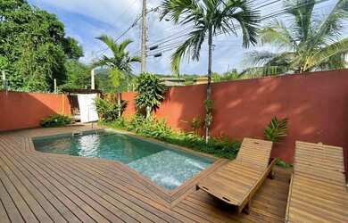 Imagem: A casa possui 4 Dormitórios, 5 Banheiros, 3 Vagas na garagem