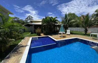 Imagem: A casa possui 3 Dormitórios, 2 Banheiros, 2 Vagas na garagem