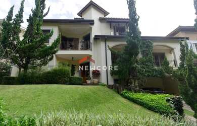 Imagem: A casa em condomínio possui 4 Dormitórios, 4 Banheiros, 4