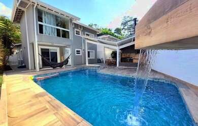 Imagem: A casa em condomínio à venda possui 3 Dormitórios, 5 Banheiros