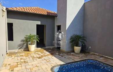 Imagem: A casa possui 1 Dormitório, 1 Banheiro, 2 Vagas na garagem