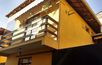 Imagem: A casa possui 2 Dormitórios, 1 Banheiro, 1 Vaga na garagem