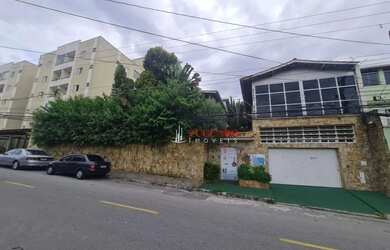 Imagem: A casa possui 5 Dormitórios, 5 Banheiros, 5 Vagas na garagem