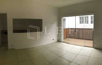 Imagem: O depósito possui 2 Vagas na garagem, 250m² de Área e está